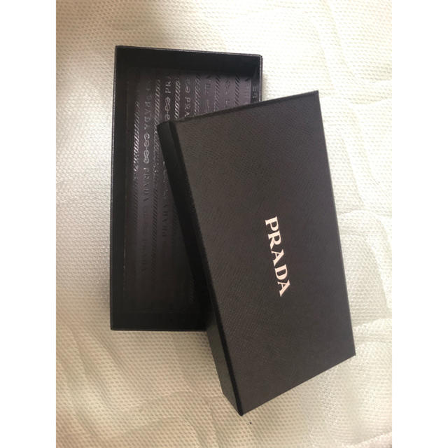 PRADA(プラダ)のPRADA  長財布用　箱　プレゼント　 レディースのファッション小物(財布)の商品写真