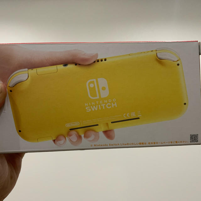 Nintendo Switch(ニンテンドースイッチ)のNintendoSwitch ライトイエロー　未使用 エンタメ/ホビーのゲームソフト/ゲーム機本体(家庭用ゲーム機本体)の商品写真