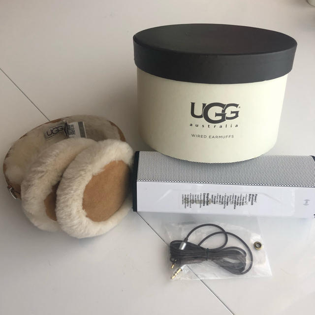 UGG(アグ)のきょん様専用　UGG アグ　イヤーマフ　イヤホン レディースのファッション小物(イヤーマフ)の商品写真