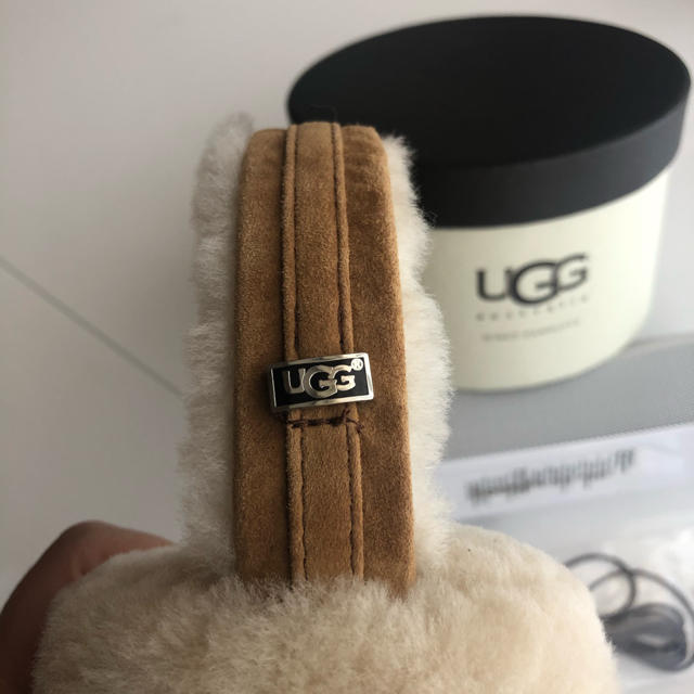 UGG(アグ)のきょん様専用　UGG アグ　イヤーマフ　イヤホン レディースのファッション小物(イヤーマフ)の商品写真