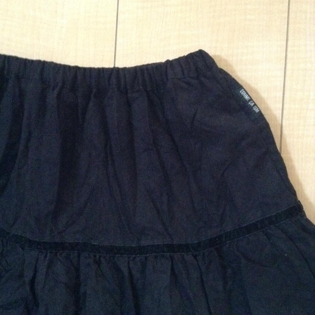 COMME CA ISM(コムサイズム)のコムサ黒ベロア調ティアードスカート150 キッズ/ベビー/マタニティのキッズ服女の子用(90cm~)(スカート)の商品写真