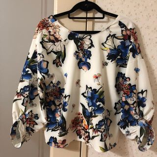 ザラ(ZARA)のZARA トップス　花柄(シャツ/ブラウス(長袖/七分))