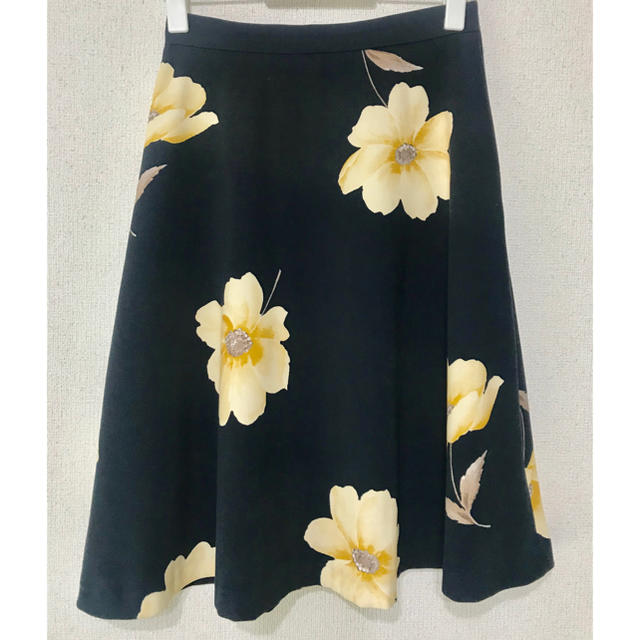 BE RADIANCE(ビーラディエンス)の花柄スカート レディースのスカート(ひざ丈スカート)の商品写真