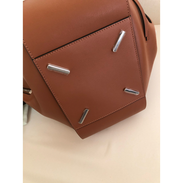 LOEWE(ロエベ)の新品 LOEWE ロエベ ハンモック タン レディースのバッグ(ショルダーバッグ)の商品写真