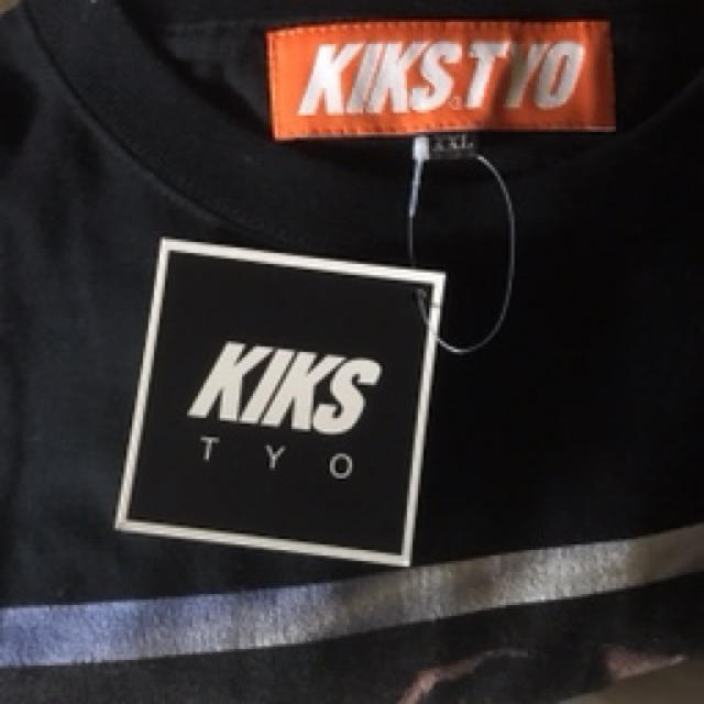 KIKS TYO(キックスティーワイオー)のKIKS TYO 青山めぐTEE ブラック XXL YEEZY500 メンズのトップス(Tシャツ/カットソー(半袖/袖なし))の商品写真