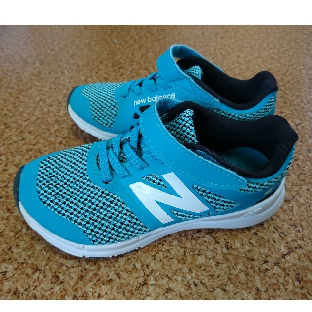 New Balance(ニューバランス)のニューバランス　スニーカー　キッズ　18cm
 キッズ/ベビー/マタニティのキッズ靴/シューズ(15cm~)(その他)の商品写真