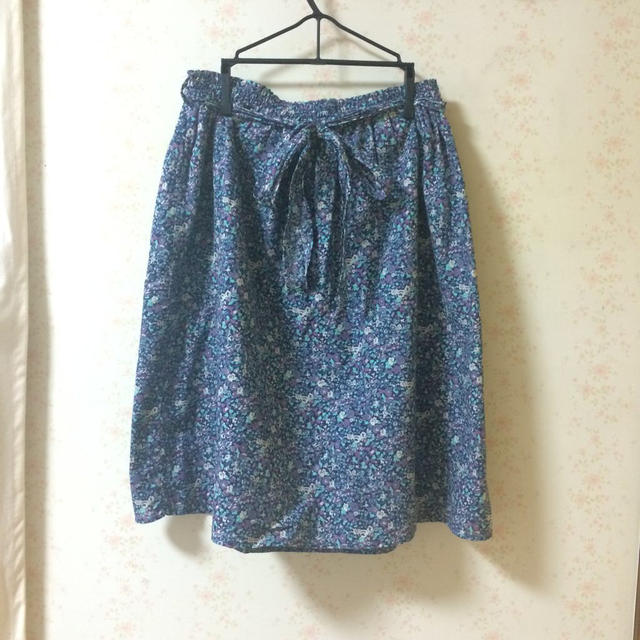 UNITED ARROWS(ユナイテッドアローズ)のリバティー 柄 スカート レディースのスカート(ひざ丈スカート)の商品写真