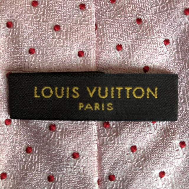 LOUIS VUITTON(ルイヴィトン)の☆【大幅お値下げ❗️】LOVIS VUITTONネクタイ(きれいなピンク地)☆ メンズのファッション小物(ネクタイ)の商品写真