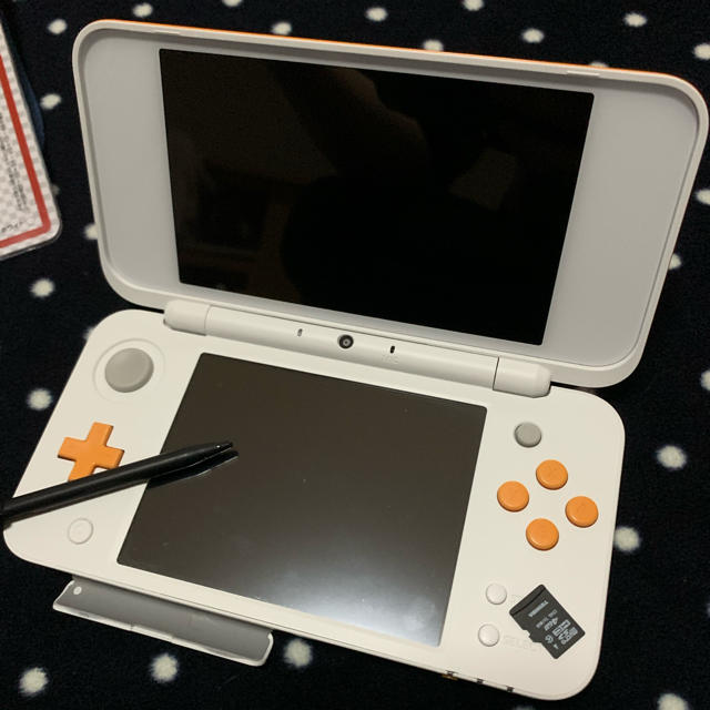 ニンテンドー2DS(ニンテンドー2DS)のNewニンテンドー2DSLL  エンタメ/ホビーのゲームソフト/ゲーム機本体(携帯用ゲーム機本体)の商品写真