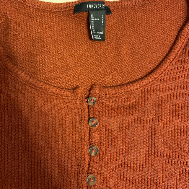 FOREVER 21(フォーエバートゥエンティーワン)のブラウン　トップス レディースのトップス(Tシャツ(半袖/袖なし))の商品写真