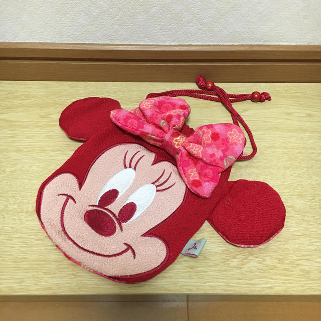 Disney(ディズニー)のミニー　ミニーマウス　巾着　ディズニー  着物 浴衣　和風小物　ちりめん レディースの水着/浴衣(和装小物)の商品写真