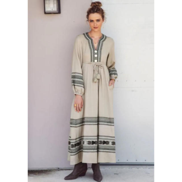 ALEXIA STAM(アリシアスタン)のALEXASTAM Embroidered Long Sleeve dress レディースのワンピース(ロングワンピース/マキシワンピース)の商品写真