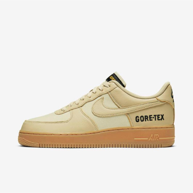 NIKE(ナイキ)のNIKE AIR FORCE 1 low Gore-Tex ゴールド 27.5㎝ メンズの靴/シューズ(スニーカー)の商品写真