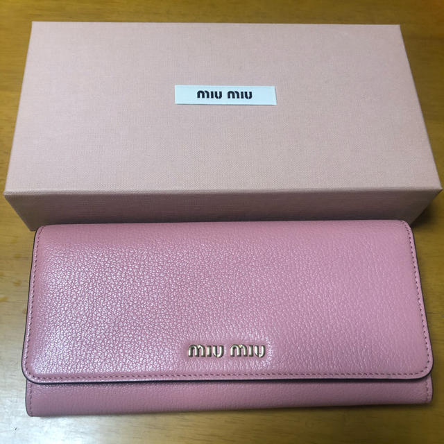 新品 miumiu 長財布 ピンク