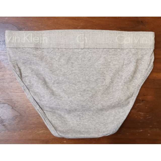 Calvin Klein(カルバンクライン)のカルバンクライン　新品　メンズ　ヒップブリーフ(グレーS) メンズのアンダーウェア(その他)の商品写真