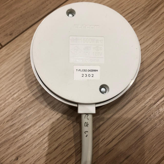 ELECOM(エレコム)のエレコム 電源タップ ホコリシャッター付 耐熱素材使用 flecc orbe スマホ/家電/カメラの生活家電(変圧器/アダプター)の商品写真