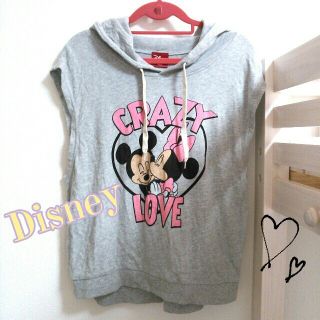 ディズニー(Disney)のDisney♡フード付きトップス　美品！(カットソー(半袖/袖なし))