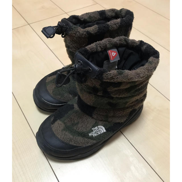 THE NORTH FACE(ザノースフェイス)のノースフェイス カモフラ柄ヌプシブーツ 21センチ キッズ/ベビー/マタニティのキッズ靴/シューズ(15cm~)(ブーツ)の商品写真