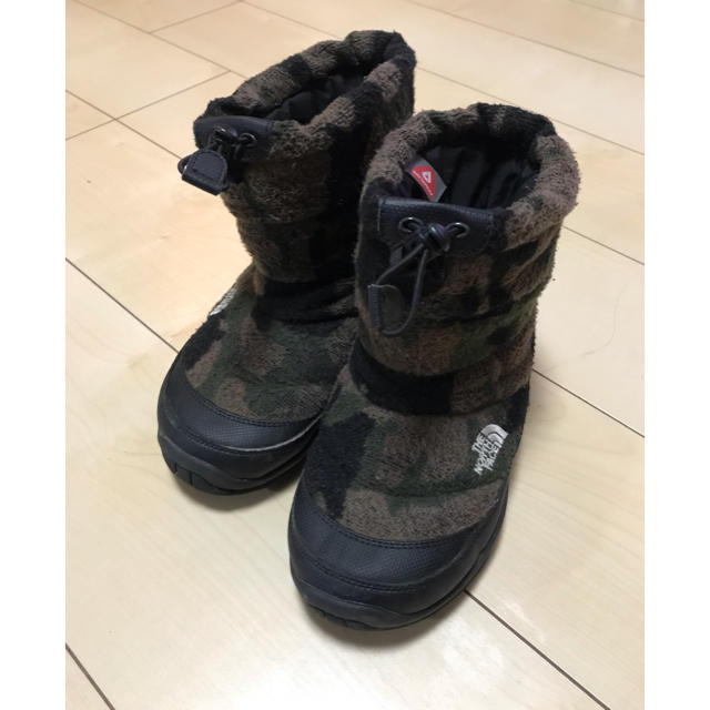 THE NORTH FACE(ザノースフェイス)のノースフェイス カモフラ柄ヌプシブーツ 21センチ キッズ/ベビー/マタニティのキッズ靴/シューズ(15cm~)(ブーツ)の商品写真