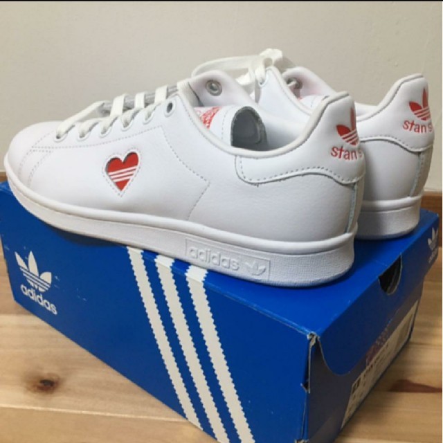 ひま様【新品】adidas スタンスミス ハート(ホワイト:24.5&25cm) ひま様【新品】adidas スタンスミス ハート(ホワイト:24.5&25cm)