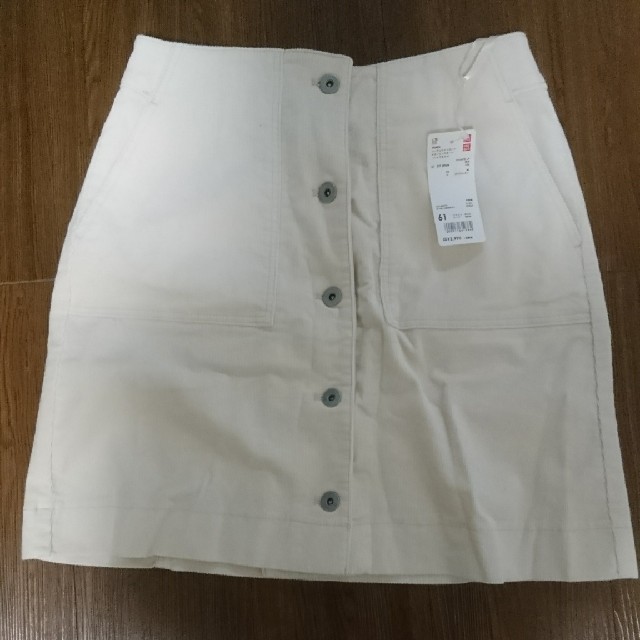 UNIQLO(ユニクロ)のユニクロ コーデュロイフロントボタンミニスカート レディースのスカート(ミニスカート)の商品写真