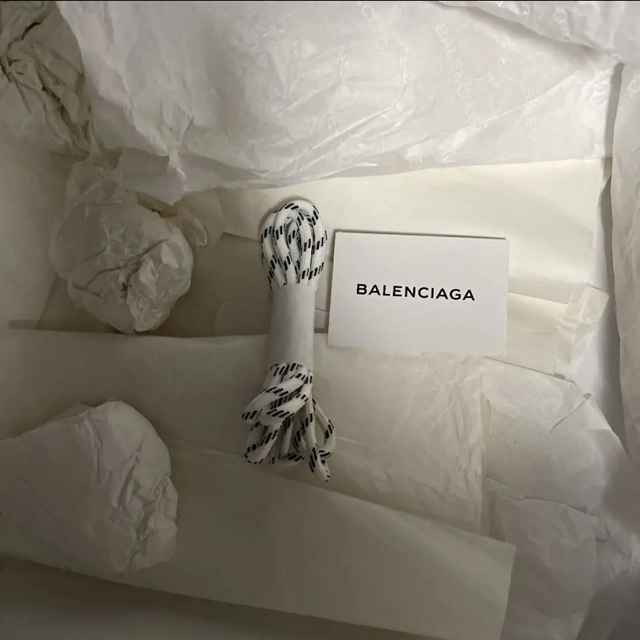 Balenciaga(バレンシアガ)のbalenciaga triples 43 バニラ メンズの靴/シューズ(スニーカー)の商品写真