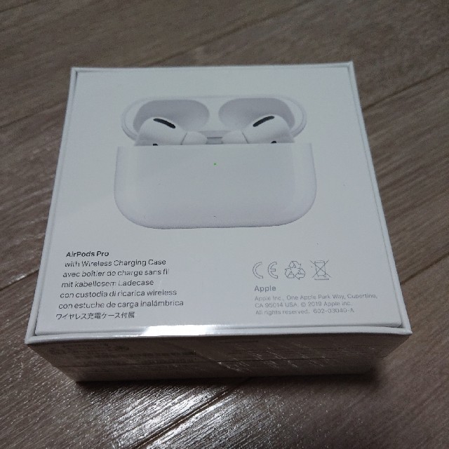 Apple(アップル)の【新品未開封品】airPods pro　MWP22J/A スマホ/家電/カメラのオーディオ機器(ヘッドフォン/イヤフォン)の商品写真