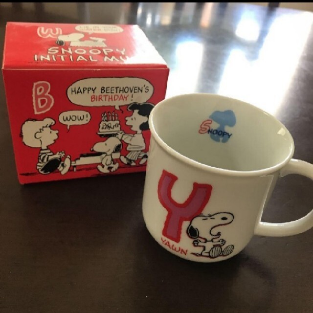 SNOOPY(スヌーピー)の【kumagoroh様専用】スヌーピー　イニシャル　マグカップ　Y インテリア/住まい/日用品のキッチン/食器(グラス/カップ)の商品写真