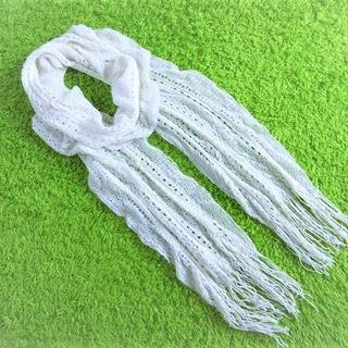 ■ラメ糸ＭＩＸひらひらドレープロングニットマフラー■白■ (マフラー/ショール)