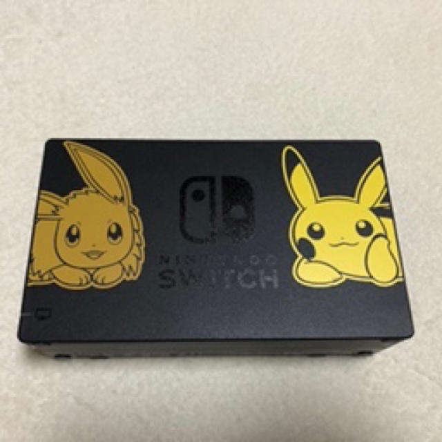 Nintendo Switch(ニンテンドースイッチ)の任天堂スイッチ　ポケットモンスターLet'sGoピカチュウ　限定版 エンタメ/ホビーのゲームソフト/ゲーム機本体(家庭用ゲーム機本体)の商品写真