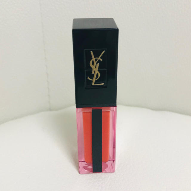 Yves Saint Laurent Beaute(イヴサンローランボーテ)のサンローラン ルージュピュールクチュール ヴェルニ ウォーターステイン 605 コスメ/美容のベースメイク/化粧品(リップグロス)の商品写真