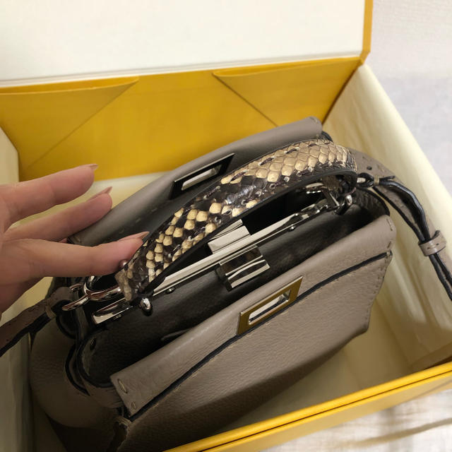 FENDI(フェンディ)のyuri様専用✴︎ツイリー付✴︎FENDI✴︎SELLERIA ミニ ピーカブー レディースのバッグ(ショルダーバッグ)の商品写真