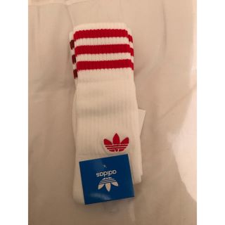 アディダス(adidas)の新品未使用♡adidas♡アディダス♡靴下♡ミドル丈♡2足組三本線22～24cm(ソックス)