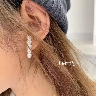 スローブイエナ(SLOBE IENA)のimport❁︎5連 ライン パールピアス gold(ピアス)