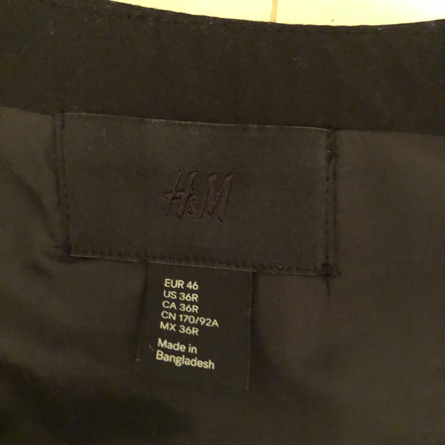 H&M(エイチアンドエム)のSALE  H&M エイチアンドエム ベスト ブラック 黒 送料込み メンズのスーツ(スーツベスト)の商品写真