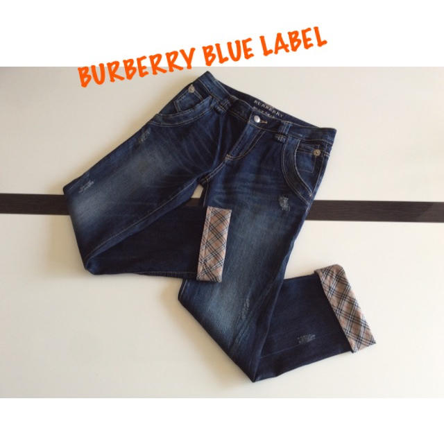 BURBERRY BLUE LABEL(バーバリーブルーレーベル)のBURBERRY BLUE LABEL⭐️ダメージ デニム/ジンーズ レディースのパンツ(デニム/ジーンズ)の商品写真