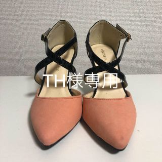 値下げ！新品 ピンク×黒 クロスパンプス(ハイヒール/パンプス)