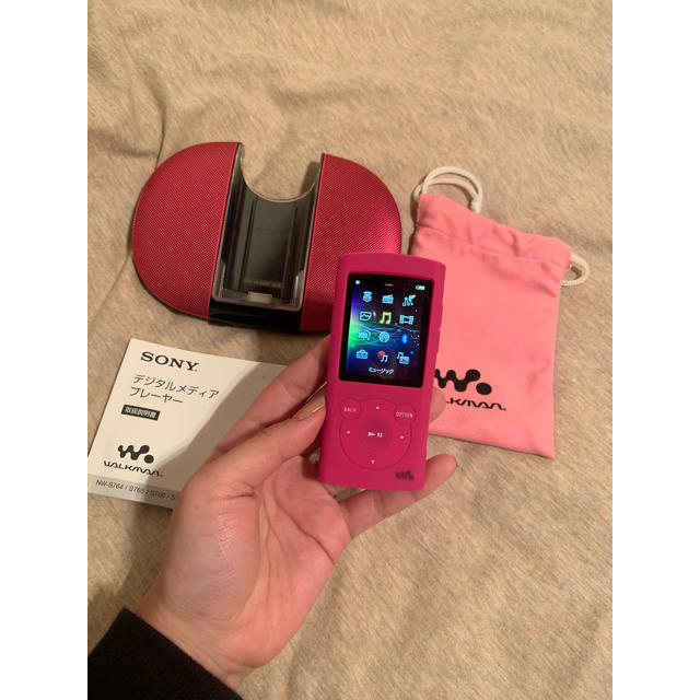 WALKMAN(ウォークマン)のウォークマン ピンク スマホ/家電/カメラのオーディオ機器(ポータブルプレーヤー)の商品写真