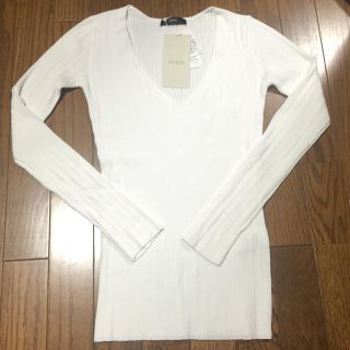 デュラス(DURAS)のタグつき新品 DURAS Vネックニット(ニット/セーター)