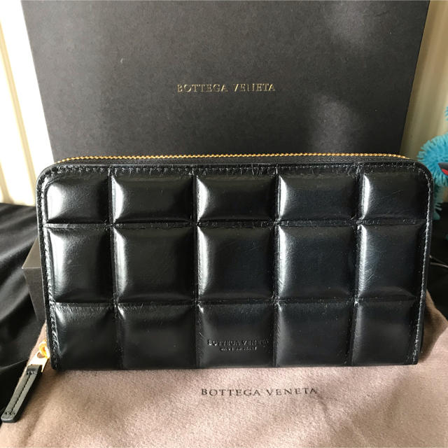 Bottega Veneta(ボッテガヴェネタ)の【新品】BOTTEGA VENETA パデッドペーパージップアラウンドウォレット レディースのファッション小物(財布)の商品写真