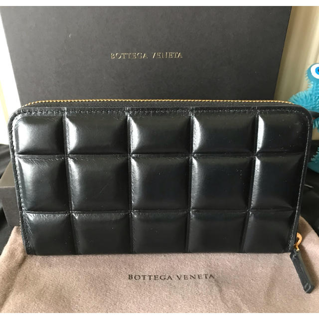 Bottega Veneta(ボッテガヴェネタ)の【新品】BOTTEGA VENETA パデッドペーパージップアラウンドウォレット レディースのファッション小物(財布)の商品写真