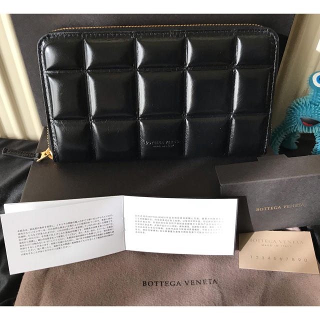 Bottega Veneta(ボッテガヴェネタ)の【新品】BOTTEGA VENETA パデッドペーパージップアラウンドウォレット レディースのファッション小物(財布)の商品写真