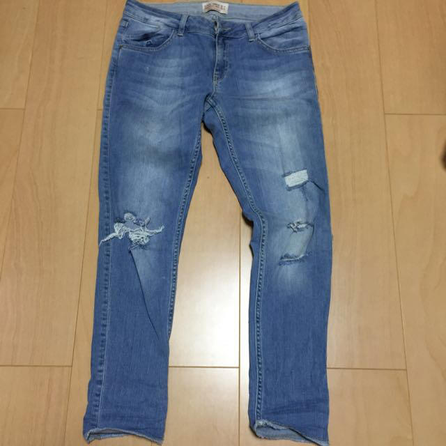 ZARA(ザラ)のZARA ダメージジーンズ レディースのパンツ(デニム/ジーンズ)の商品写真