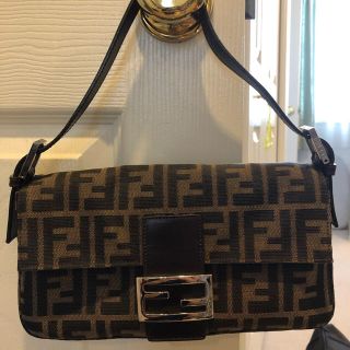 フェンディ(FENDI)のFENDIズッカ柄マンマバゲット(ショルダーバッグ)