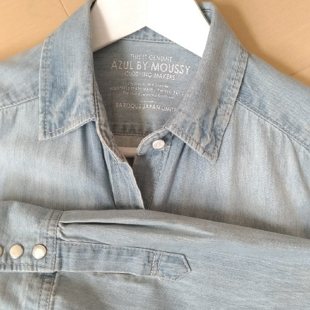 AZUL by moussy(アズールバイマウジー)のAZUL　JINSシャツ レディースのトップス(シャツ/ブラウス(長袖/七分))の商品写真