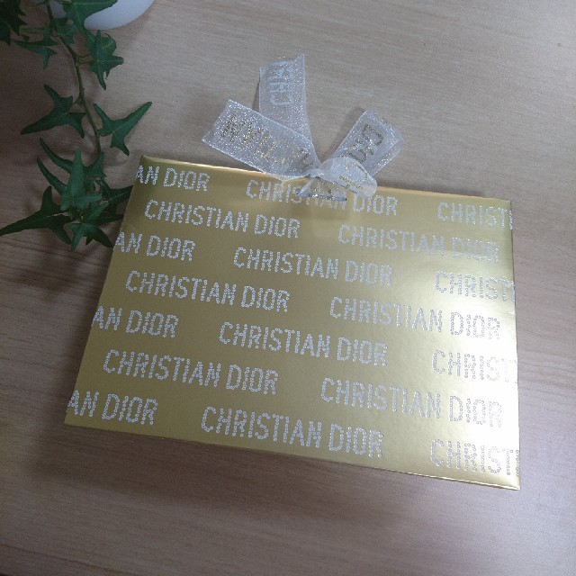 Christian Dior(クリスチャンディオール)のディオール　クリスマス　ラッピング ハンドメイドの文具/ステーショナリー(カード/レター/ラッピング)の商品写真