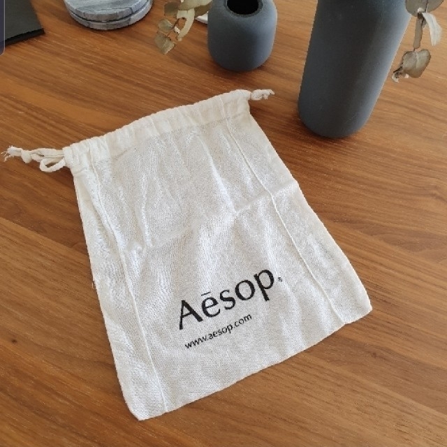 Aesop(イソップ)のaesop 　2枚　イソップ　巾着　袋　アロマ　ポーチ　小物入れ　化粧ポーチ レディースのファッション小物(ポーチ)の商品写真