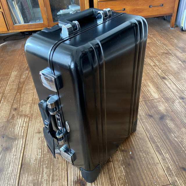 ゼロハリバートン　スーツケース  黒　リモワ　32L