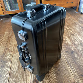 ゼロハリバートン(ZERO HALLIBURTON)のゼロハリバートン　スーツケース  黒　リモワ　32L(トラベルバッグ/スーツケース)