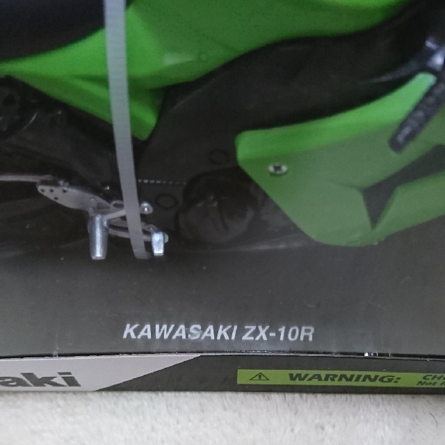 カワサキ(カワサキ)のZX-14 ZX-10R 完成品 エンタメ/ホビーのおもちゃ/ぬいぐるみ(ミニカー)の商品写真